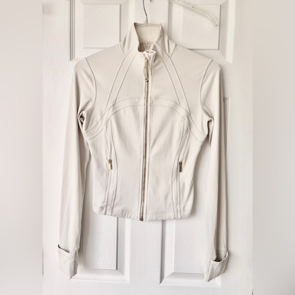 Lululemon Define Cropped Jacket Nulu. Light Ivory/Gold. Size 6